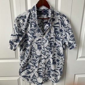 Vineyard vines short sleeve button down shirt